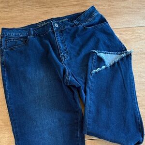 Stylish Women's Cropped Jeans in Rich Blue